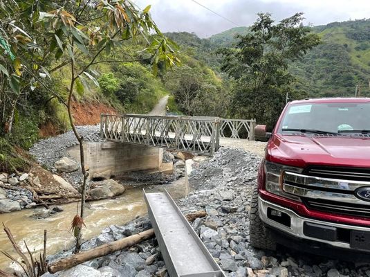 Ponte Bailey Ponte isotrópica de aço com material uniforme Alto módulo de elasticidade e período de construção rápido para vários usos