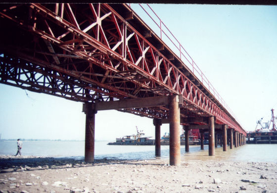 Ponte Bailey portátil durável com opções de tabuleiro de aço ou madeira e proteção de superfície resistente à corrosão para uso a longo prazo